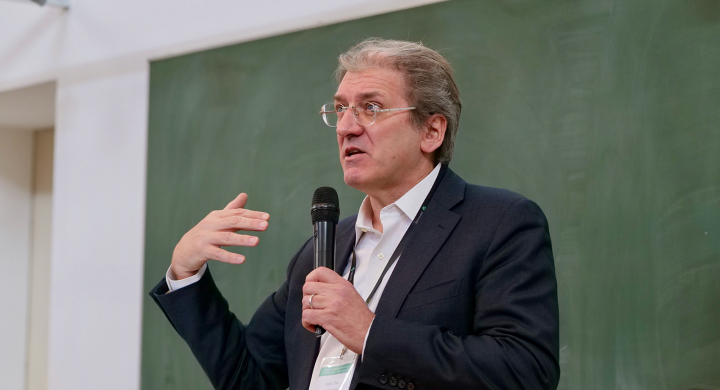 Photo of Viktor Jirsa at the EBRAINS Roadmap Symposium