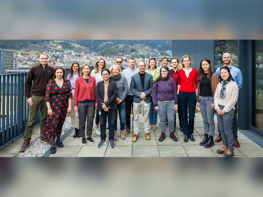 Photo of the team at Passecker Lab